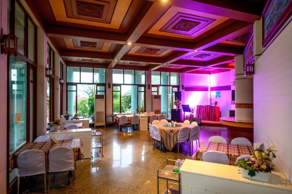 Beverly Hill Park Hotel Nakhon Sawan Buitenkant foto