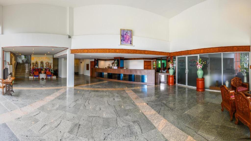 Beverly Hill Park Hotel Nakhon Sawan Buitenkant foto