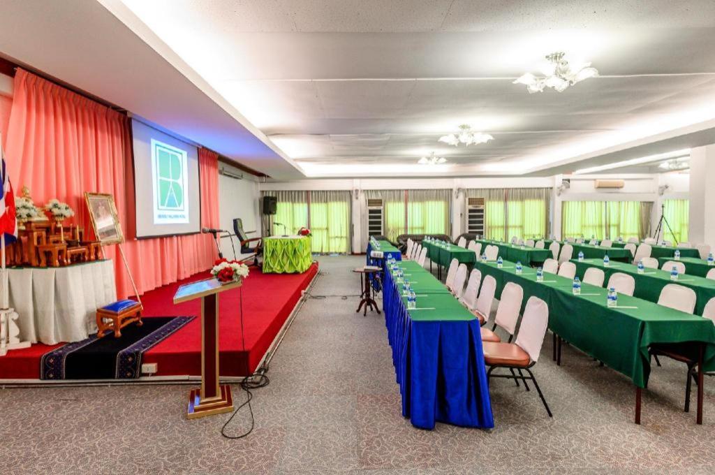 Beverly Hill Park Hotel Nakhon Sawan Buitenkant foto
