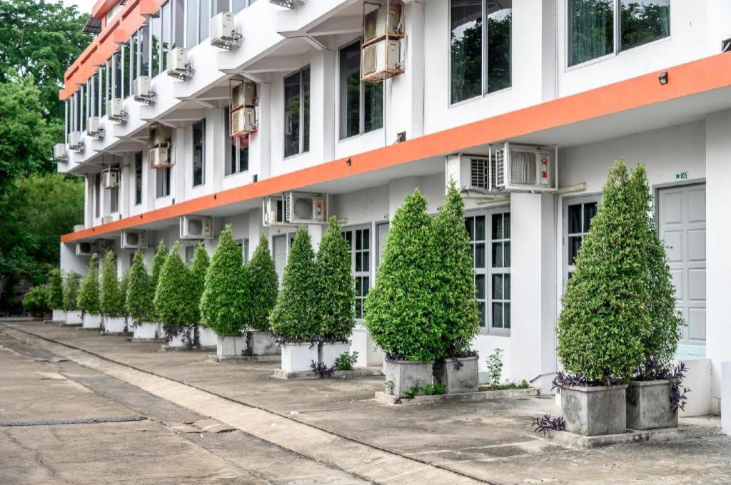 Beverly Hill Park Hotel Nakhon Sawan Buitenkant foto