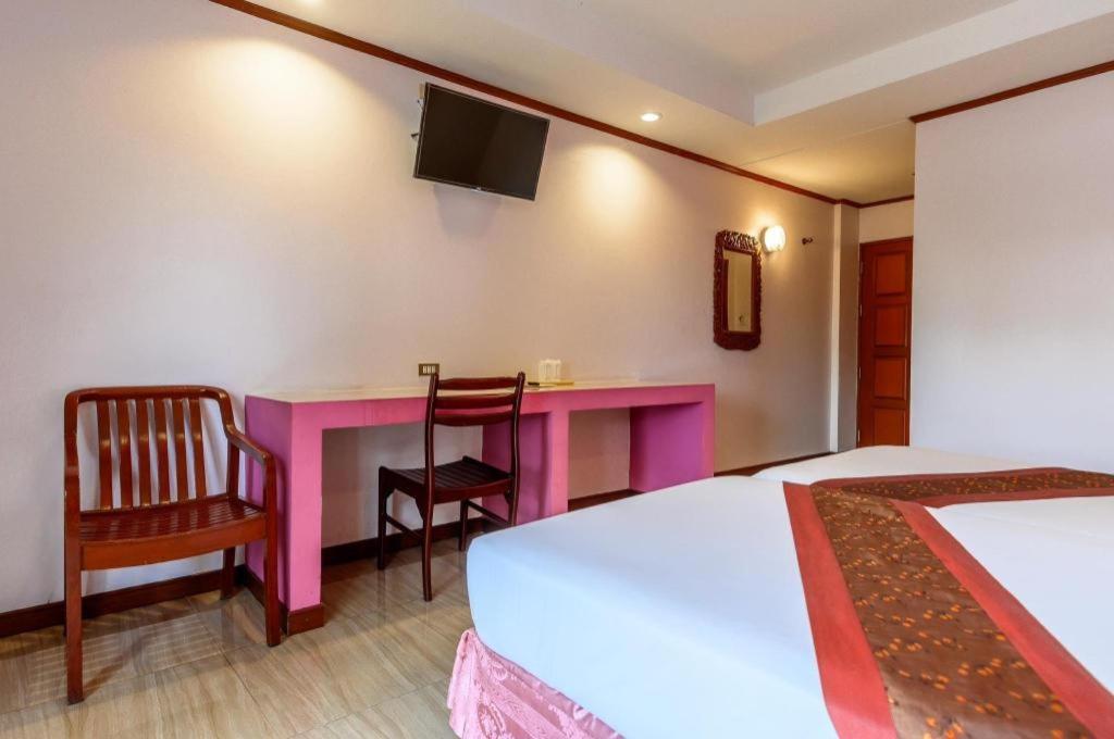 Beverly Hill Park Hotel Nakhon Sawan Buitenkant foto