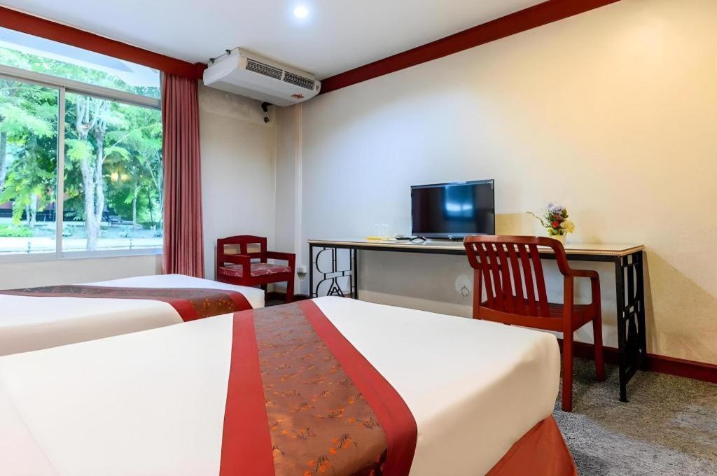Beverly Hill Park Hotel Nakhon Sawan Buitenkant foto
