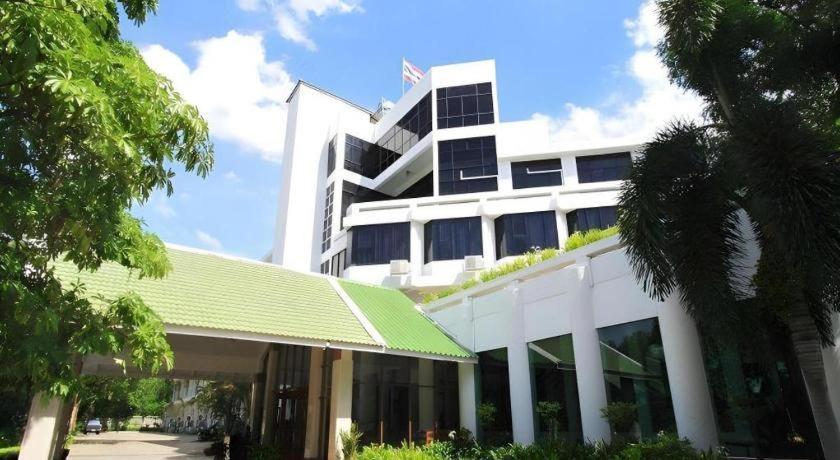 Beverly Hill Park Hotel Nakhon Sawan Buitenkant foto