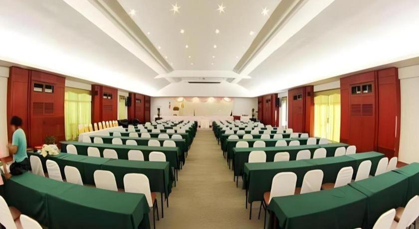 Beverly Hill Park Hotel Nakhon Sawan Buitenkant foto
