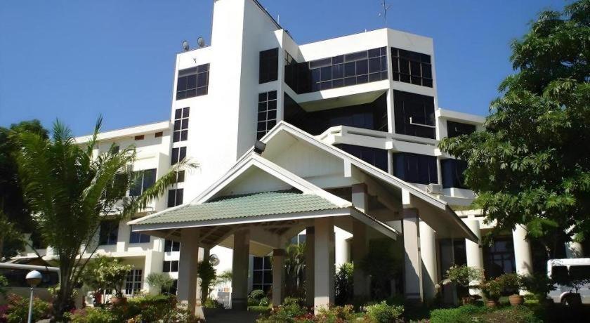 Beverly Hill Park Hotel Nakhon Sawan Buitenkant foto