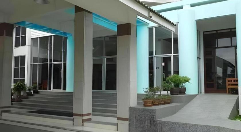 Beverly Hill Park Hotel Nakhon Sawan Buitenkant foto