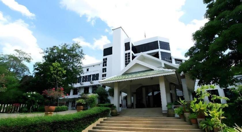 Beverly Hill Park Hotel Nakhon Sawan Buitenkant foto