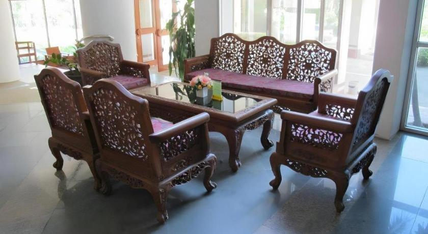 Beverly Hill Park Hotel Nakhon Sawan Buitenkant foto